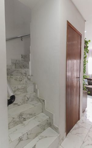 Apartamento à venda com 62m², 2 quartos e 1 vaga Apartamento à venda com 62m², 2 quartos e 1 vagaEscada
