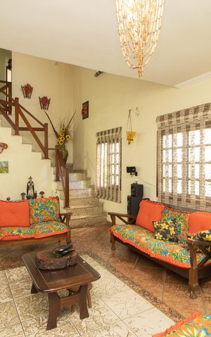Casa à venda com 380m², 3 quartos e 4 vagas Casa à venda com 380m², 3 quartos e 4 vagasSala