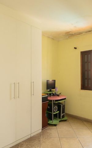 Casa à venda com 380m², 3 quartos e 4 vagas Casa à venda com 380m², 3 quartos e 4 vagasQuarto 2