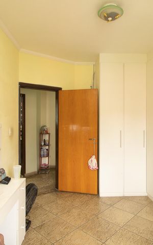 Casa à venda com 380m², 3 quartos e 4 vagas Casa à venda com 380m², 3 quartos e 4 vagasQuarto 2