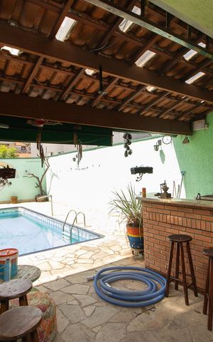 Casa à venda com 380m², 3 quartos e 4 vagas Casa à venda com 380m², 3 quartos e 4 vagasChurrasqueira