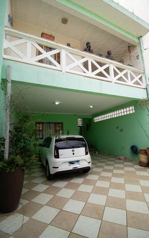 Casa à venda com 380m², 3 quartos e 4 vagas Casa à venda com 380m², 3 quartos e 4 vagasGaragem