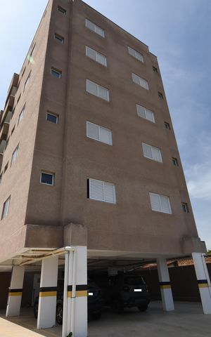 Apartamento para alugar com 55m², 2 quartos e 1 vagaFachada do bloco