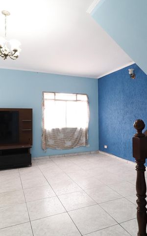 Casa à venda com 140m², 3 quartos e 4 vagasSala