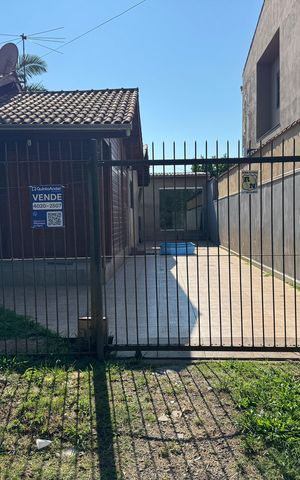 Casa à venda com 140m², 3 quartos e 2 vagas Casa à venda com 140m², 3 quartos e 2 vagasFachada/Placa