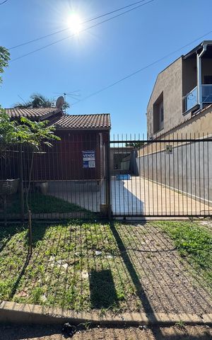 Casa à venda com 140m², 3 quartos e 2 vagas Casa à venda com 140m², 3 quartos e 2 vagasFachada