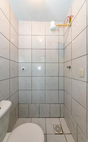 Casa à venda com 366m², 3 quartos e 1 vaga Casa à venda com 366m², 3 quartos e 1 vagaBanheiro da Suíte
