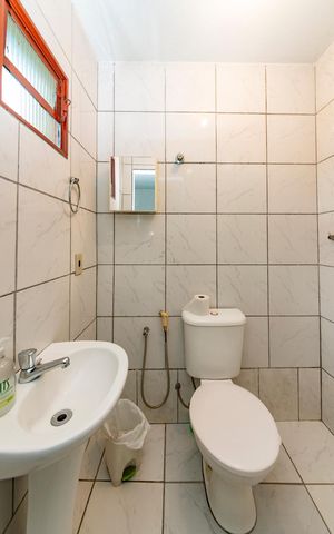 Casa à venda com 366m², 3 quartos e 1 vaga Casa à venda com 366m², 3 quartos e 1 vagaBanheiro da Suíte