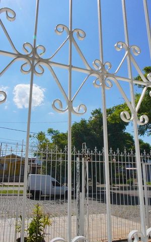 Casa à venda com 250m², 3 quartos e 2 vagasSala - Vista