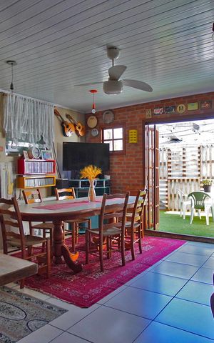 Casa à venda com 250m², 3 quartos e 2 vagasÁrea Churrasqueira
