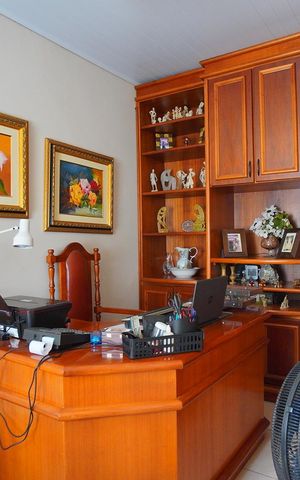 Casa à venda com 250m², 3 quartos e 2 vagasEscritório