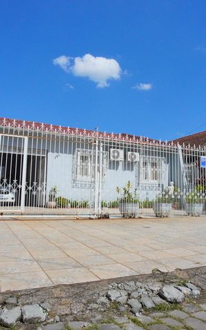 Casa à venda com 250m², 3 quartos e 2 vagasFachada