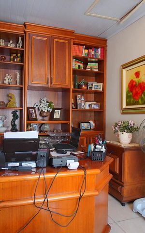 Casa à venda com 250m², 3 quartos e 2 vagasEscritório