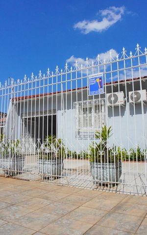 Casa à venda com 250m², 3 quartos e 2 vagasFachada