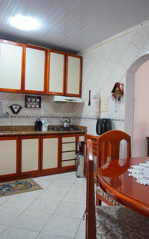Casa à venda com 250m², 3 quartos e 2 vagasCozinha