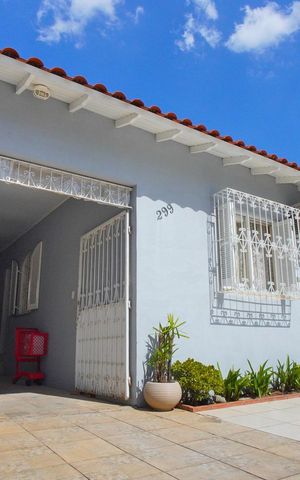 Casa à venda com 250m², 3 quartos e 2 vagasFachada