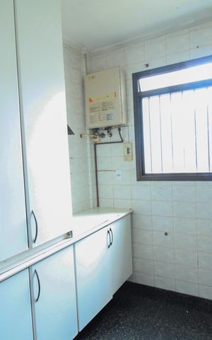 Apartamento à venda com 126m², 3 quartos e 2 vagas Apartamento à venda com 126m², 3 quartos e 2 vagasÁrea de Serviço