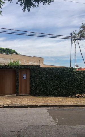 Casa à venda com 210m², 3 quartos e 8 vagas Casa à venda com 210m², 3 quartos e 8 vagasFACHADA