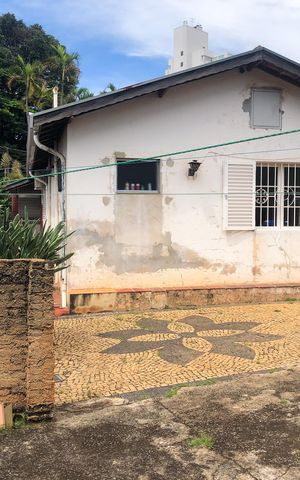 Casa à venda com 210m², 3 quartos e 8 vagas Casa à venda com 210m², 3 quartos e 8 vagasÁrea comum