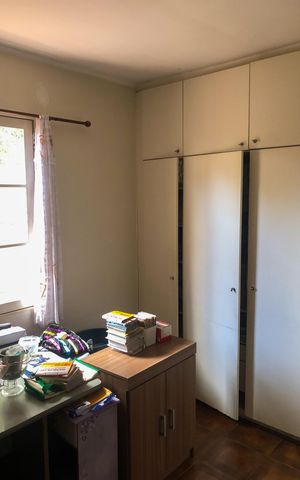 Casa à venda com 210m², 3 quartos e 8 vagas Casa à venda com 210m², 3 quartos e 8 vagasEscritório