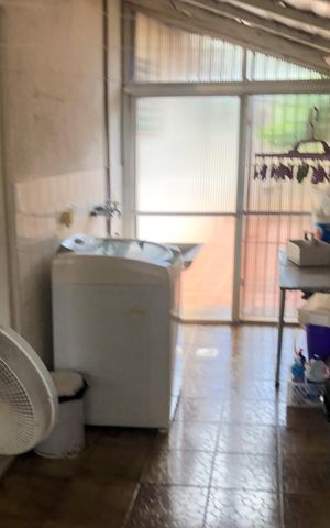 Casa à venda com 210m², 3 quartos e 8 vagas Casa à venda com 210m², 3 quartos e 8 vagasÁrea de Serviço