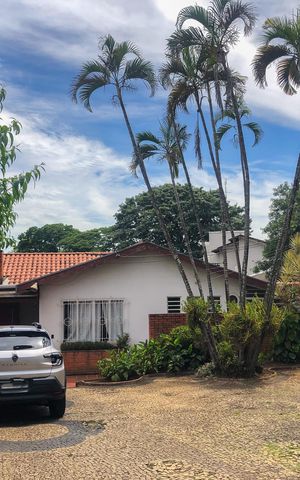 Casa à venda com 210m², 3 quartos e 8 vagas Casa à venda com 210m², 3 quartos e 8 vagasÁrea comum