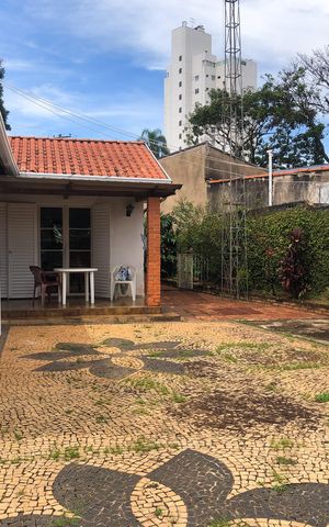Casa à venda com 210m², 3 quartos e 8 vagas Casa à venda com 210m², 3 quartos e 8 vagasÁrea comum