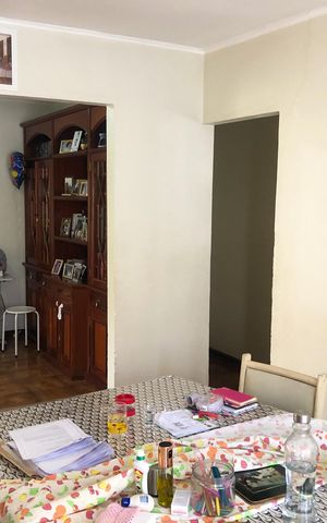 Casa à venda com 210m², 3 quartos e 8 vagas Casa à venda com 210m², 3 quartos e 8 vagasSala