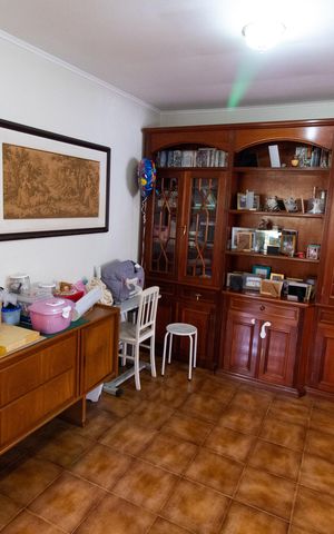 Casa à venda com 210m², 3 quartos e 8 vagas Casa à venda com 210m², 3 quartos e 8 vagasSala