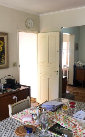 Casa à venda com 210m², 3 quartos e 8 vagas Casa à venda com 210m², 3 quartos e 8 vagasSala