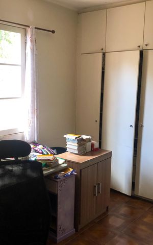 Casa à venda com 210m², 3 quartos e 8 vagas Casa à venda com 210m², 3 quartos e 8 vagasEscritório