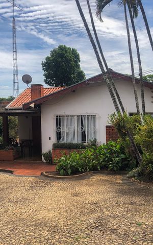 Casa à venda com 210m², 3 quartos e 8 vagas Casa à venda com 210m², 3 quartos e 8 vagasÁrea comum