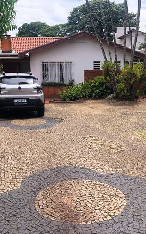 Casa à venda com 210m², 3 quartos e 8 vagas Casa à venda com 210m², 3 quartos e 8 vagasÁrea comum