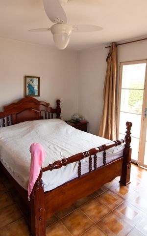 Casa à venda com 210m², 3 quartos e 8 vagas Casa à venda com 210m², 3 quartos e 8 vagasSuíte
