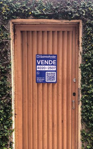 Casa à venda com 210m², 3 quartos e 8 vagas Casa à venda com 210m², 3 quartos e 8 vagasFACHADA