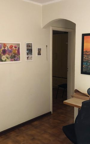 Casa à venda com 210m², 3 quartos e 8 vagas Casa à venda com 210m², 3 quartos e 8 vagasEscritório