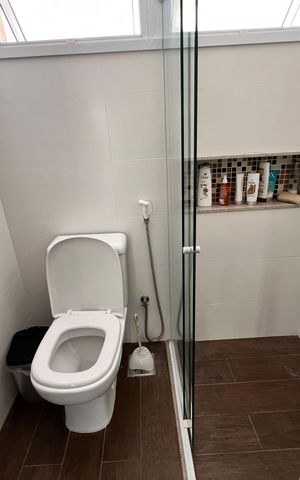 Casa de condomínio à venda com 210m², 3 quartos e 2 vagas Casa de condomínio à venda com 210m², 3 quartos e 2 vagasBanheiro Social