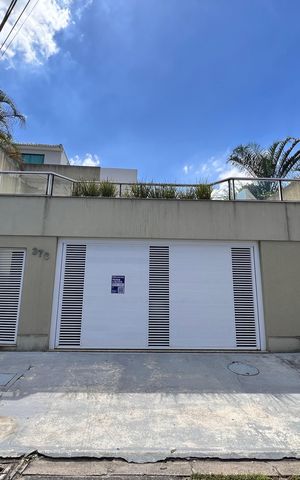 Casa de condomínio à venda com 210m², 3 quartos e 2 vagas Casa de condomínio à venda com 210m², 3 quartos e 2 vagasFachada / Placa