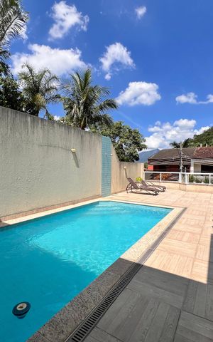 Casa de condomínio à venda com 210m², 3 quartos e 2 vagas Casa de condomínio à venda com 210m², 3 quartos e 2 vagasPiscina