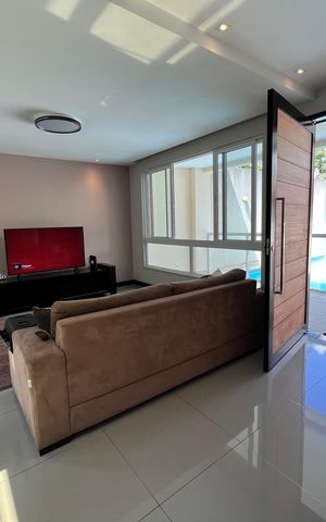 Casa de condomínio à venda com 210m², 3 quartos e 2 vagas Casa de condomínio à venda com 210m², 3 quartos e 2 vagasSala
