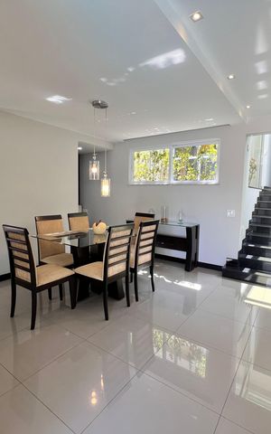 Casa de condomínio à venda com 210m², 3 quartos e 2 vagas Casa de condomínio à venda com 210m², 3 quartos e 2 vagasSala
