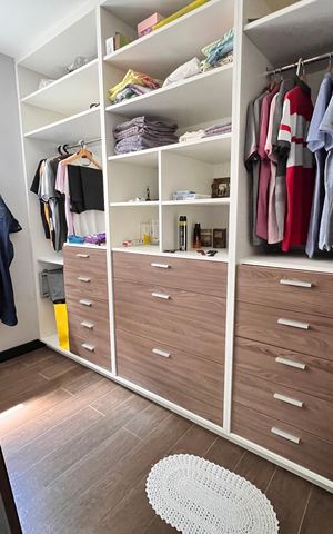 Casa de condomínio à venda com 210m², 3 quartos e 2 vagas Casa de condomínio à venda com 210m², 3 quartos e 2 vagasCloset Suite
