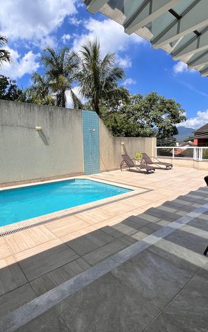 Casa de condomínio à venda com 210m², 3 quartos e 2 vagas Casa de condomínio à venda com 210m², 3 quartos e 2 vagasPiscina