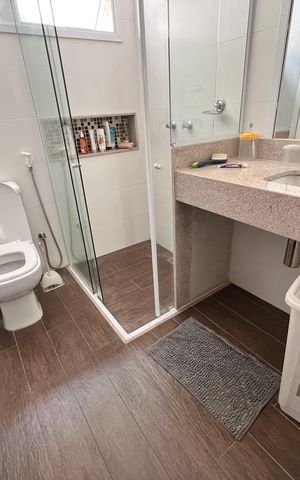 Casa de condomínio à venda com 210m², 3 quartos e 2 vagas Casa de condomínio à venda com 210m², 3 quartos e 2 vagasBanheiro Social