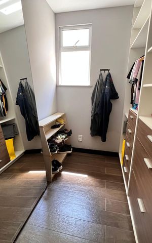 Casa de condomínio à venda com 210m², 3 quartos e 2 vagas Casa de condomínio à venda com 210m², 3 quartos e 2 vagasCloset Suite