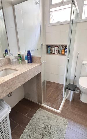 Casa de condomínio à venda com 210m², 3 quartos e 2 vagas Casa de condomínio à venda com 210m², 3 quartos e 2 vagasBanheiro Suite