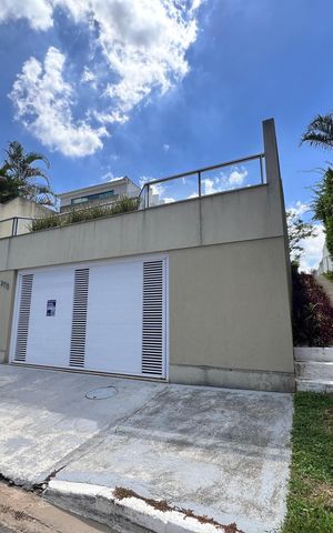Casa de condomínio à venda com 210m², 3 quartos e 2 vagas Casa de condomínio à venda com 210m², 3 quartos e 2 vagasFachada