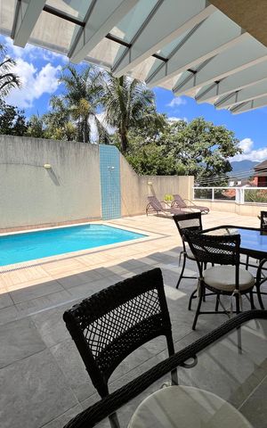 Casa de condomínio à venda com 210m², 3 quartos e 2 vagas Casa de condomínio à venda com 210m², 3 quartos e 2 vagasPiscina
