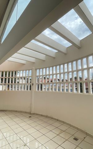 Casa à venda com 652m², 5 quartos e 5 vagasHall social