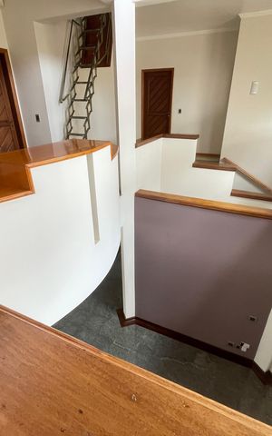 Casa à venda com 652m², 5 quartos e 5 vagasHall social